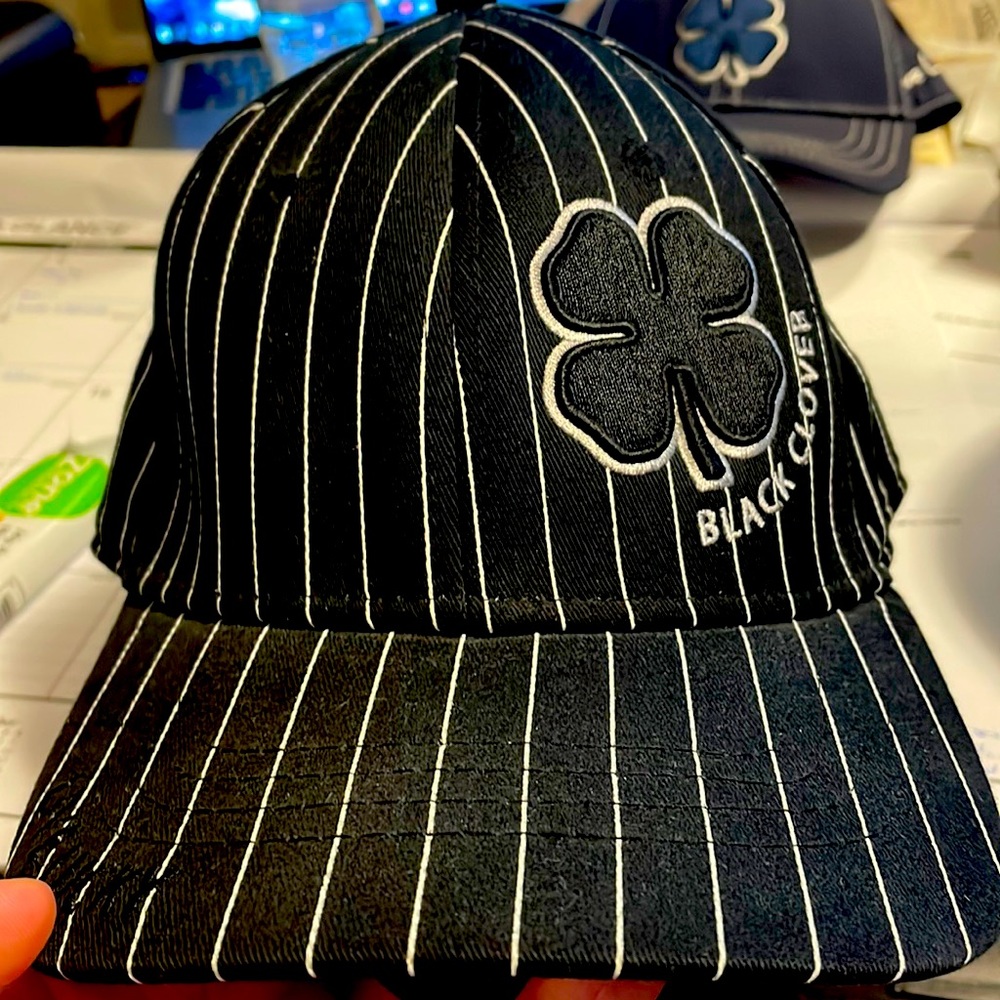 Black Clover black pinstriped fitted golf hat size l/xl